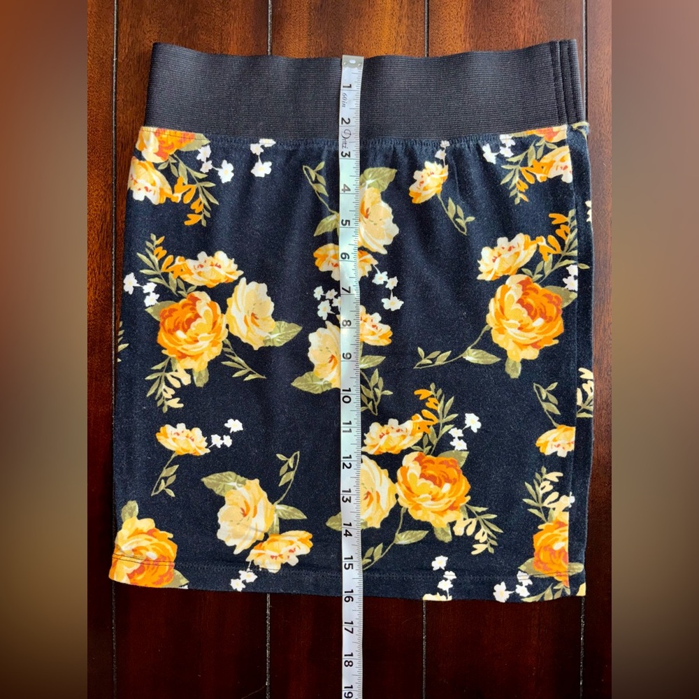 Forever 21 Black and Orange Floral Pencil Skirt